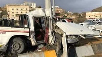 معظمهم حالات حرجة.. إصابة 15 عاملا إثر اصطدام ربع نقل بعمود إنارة في الفيوم