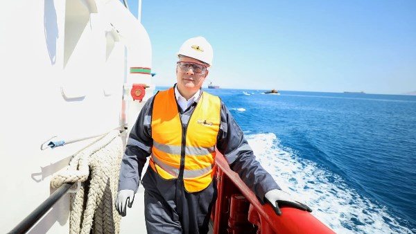 وزير البترول خلال