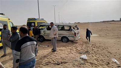 إصابة 13 شخصًا في انقلاب ميكروباص بطريق الواحات بسبب انفجار إطار| أسماء