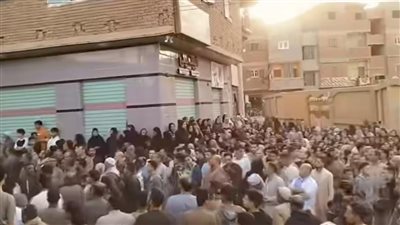 المنوفية تودّع 5 أشخاص من أسرة واحدة لقوا مصرعهم إثر حادث على الطريق الإقليمي