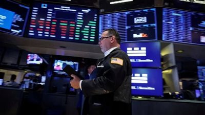 وول ستريت تغلق مرتفعة مع ترقب المستثمرين بيانات اقتصادية