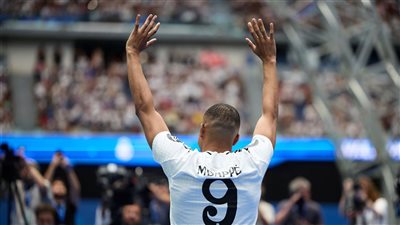 رغم التأخر أمام البارسا.. رقم قياسي لـ كيليان مبابي بعد التسجيل في تشيزني