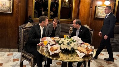 الرئيس السيسي يصطحب ماكرون إلى مطعم خان الخليلي لتناول العشاء| صور 