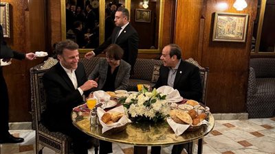 هنا القاهرة.. المصريون يحتفون بجولة الرئيس السيسي وماكرون في خان الخليلي