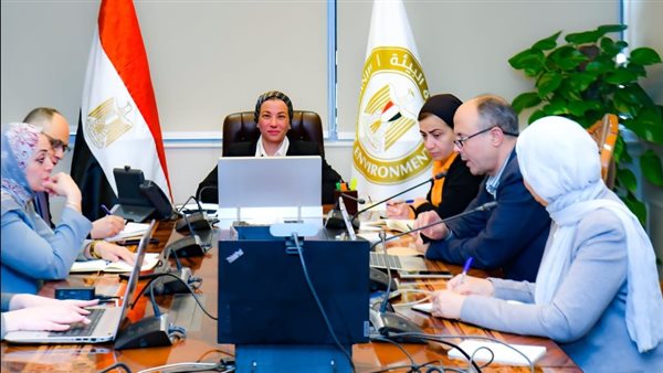 وزيرة البيئة خلال