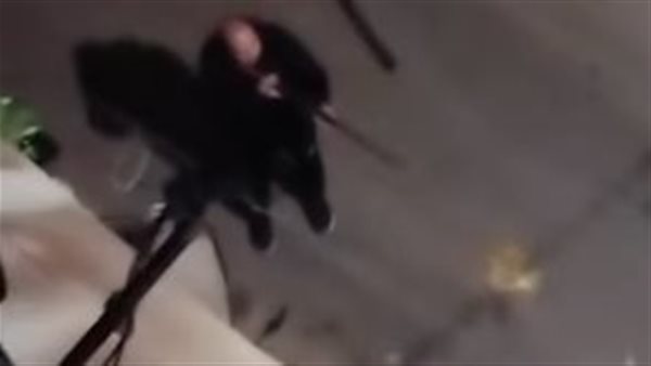 فيديو لشخص يطلق النار