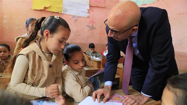 وزير التعليم من مدارس