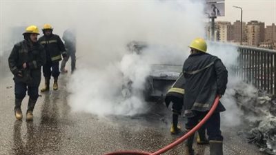 نجاة السائق ومن معه.. النيران تلتهم سيارة ملاكي في سوهاج