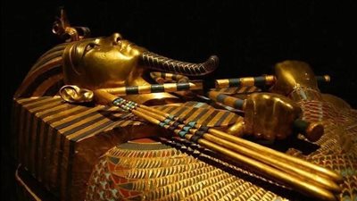 قبل عرضه في المتحف الكبير.. متحف التحرير يروج للتابوت الذهب للملك توت عنخ آمون