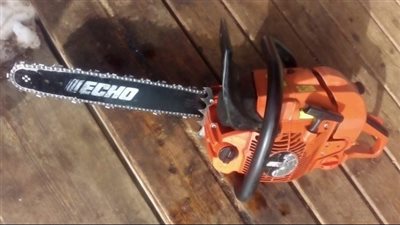 قطع رأسه.. مصرع عامل بعد فقدانه السيطرة على المنشار الكهربائي بأسوان| بث مباشر