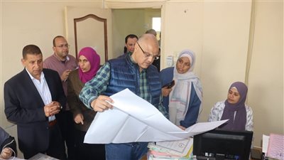 محافظ القليوبية يتفقد سير العمل بالمركز التكنولوجي في كفر شكر للتأكد من انتظام تقديم الخدمات للمواطنين