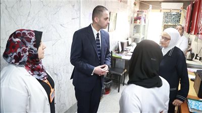 نائب وزير الصحة يحيل موظفة بعيادات مدينة نصر للتأمين الصحي للتحقيق بسبب سوء التعامل مع المرضى