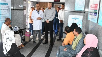 في جولة مفاجئة.. محافظ أسوان يطمئن على تقديم الخدمات الطبية للمواطنين بمستشفى المسلة