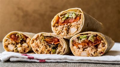 خطوة بخطوة.. طريقة عمل شاورما الفراخ زي المحلات