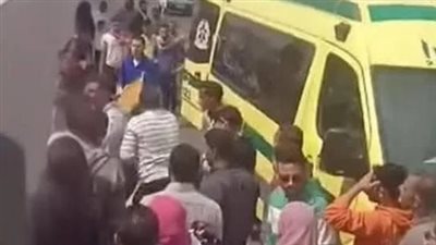 سيدة تلقي طفلين من أعلى كوبري مشاة بالعامرية بالإسكندرية.. والأمن يفحص الواقعة | بث مباشر