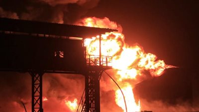 إعلام حوثي: غارتان أمريكيتان تستهدفان جزيرة كُمران قبالة سواحل الحديدة غربي اليمن