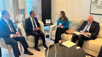 عقب اجتماع وزير الخارجية مع نائبة المبعوث الأمريكي في أبو ظبي.. إعلام عبري: لقاء مهم ودقيق