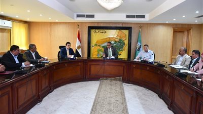 محافظ الفيوم يشدد على سرعة الانتهاء من ملفات تقنين الأراضي 