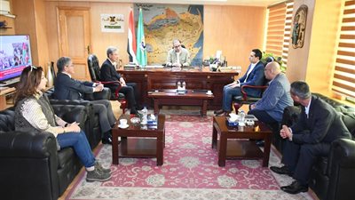 محافظ الفيوم يلتقي وفد شركة يازاكي اليابانية ويتفقدون الأعمال الانشائية لمصنع الضفائر الكهربائية للسيارات