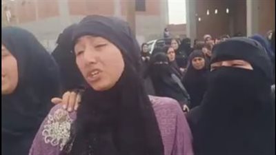 كانوا حارمنّا منها.. انهيار أسرة الزوجة المقتولة على يد زوجها خلال تشييع جثمانها لمثواه الأخير| بث مباشر 