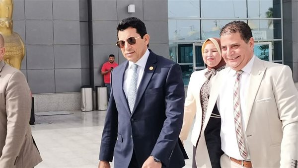 وزير الشباب والرياضة