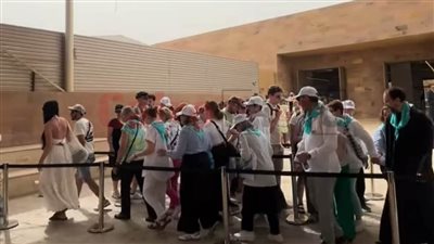 الأتوبيسات والخيالة.. ماذا شهدت منطقة الأهرامات خلال التشغيل التجريبي لمدخل الفيوم؟| صور وفيديوهات