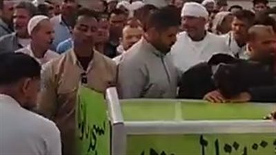 وسط انهيار أسرهم.. تشييع جثامين 4 عمال ضحايا حادث انقلاب سيارة بالبحيرة | بث مباشر