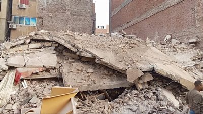 انهيار عقار سكني بحي شرق أسيوط وانتشال أول ضحية من تحت الأنقاض