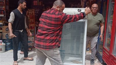 حملة مكبرة على المحال التجارية بمصر الجديدة لإزالة الإشغالات والتعديات| صور