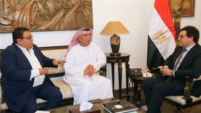استعدادًا لمهرجان المسرح العربي.. وزير الثقافة يعقد اجتماعًا موسعًا مع الهيئة العربية للمسرح