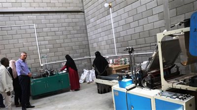محافظ أسوان يتفقد المنطقة الصناعية الحرفية بالجنينة والشباك.. ويدعو مستثمري النوبة لاستكمال تشغيل الورش الحرفية