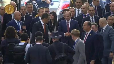 نموذج في التفاني والالتزام.. القومية للأنفاق تشكر موظفيها بعد زيارة ماكرون للخط الثالث