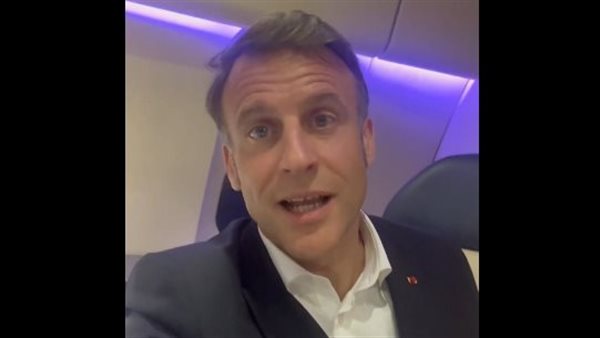 ماكرون لدى مغادرته