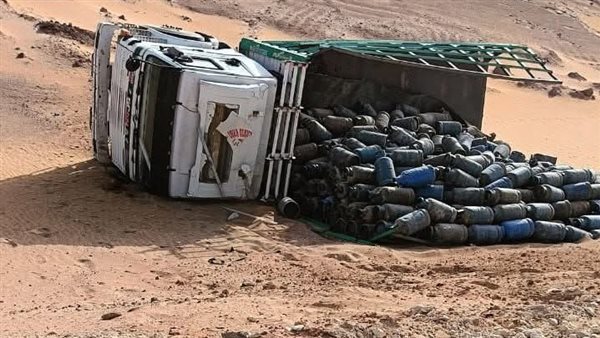 انقلاب سيارة أنابيب