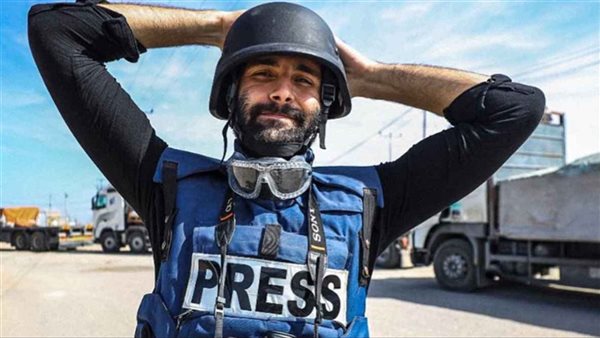 معتز عزايزة