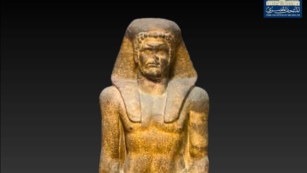 تمثال للإمبراطور