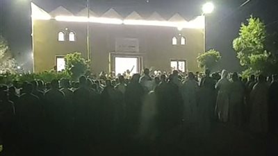 جنازة مهيبة.. تشييع جثامين 3 أشقاء لقوا مصرعهم في بئر صرف صحي بسوهاج