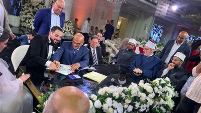 وسط حضور قيادات الأزهر.. الدكتورة إلهام شاهين تحتفل بزفاف نجلها أحمد خيري 