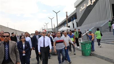 محافظ القاهرة: إيقاف عدد من قائدي السيارات التي تقف بشكل عشوائي بموقف السلام وسحب رخصهم 