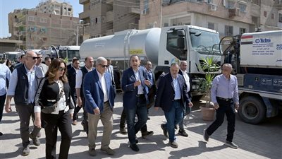 رئيس الوزراء يتفقد محطة مياه المرشحة التشيكي واصطفاف المعدات بأسيوط