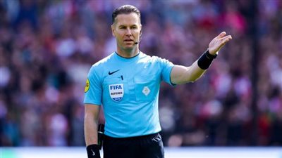المجرم الهولندي.. 10 معلومات عن داني ماكيلي حكم مباراة الأهلي وبيراميدز بالدوري