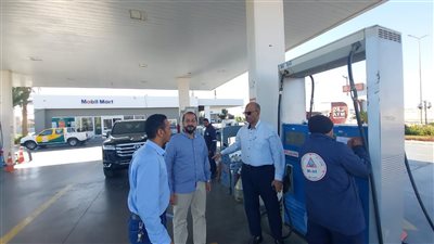 بعد تحريك الأسعار.. وكيل وزارة التموين بالبحر الأحمر يتفقد عددا من محطات الوقود بالغردقة| صور