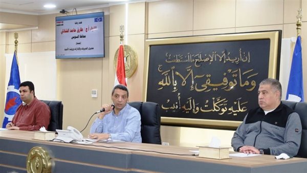 محافظ السويس خلال