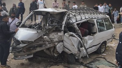 8 أشخاص بينهم سيدات.. ننشر أسماء مصابي حادث تصادم سيارتين على الطريق الصحراوي بقنا