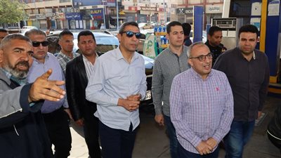 محافظ السويس يتفقد سير العمل بمحطات الوقود والموقف الإقليمي