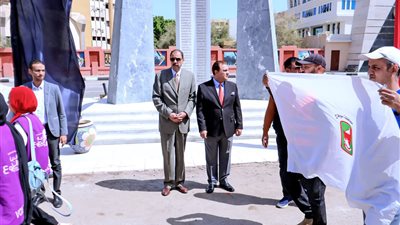 محافظ سوهاج يطلق إشارة بدء ماراثون المشي بمشاركة 400 شاب وفتاة