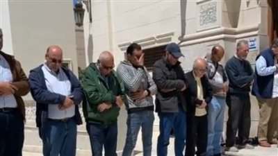 غياب عارفة عبد الرسول عن تشييع جثمان زوجها المخرج المسرحي مصطفى درويش | بث مباشر