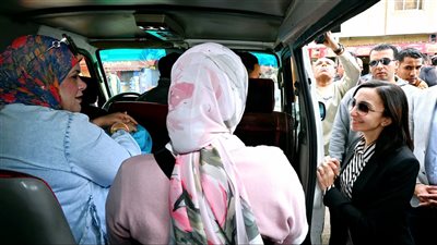 محافظ البحيرة تتفقد مجمع مواقف دمنهور للتأكد من الالتزام بالتعريفة الجديدة