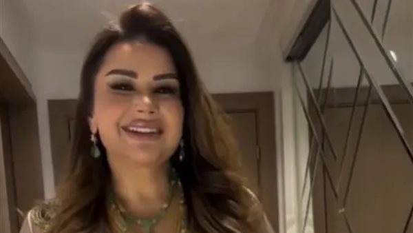 فنة أقلاش مصممة الأزياء