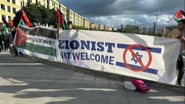 متظاهرين مؤيدين لـ